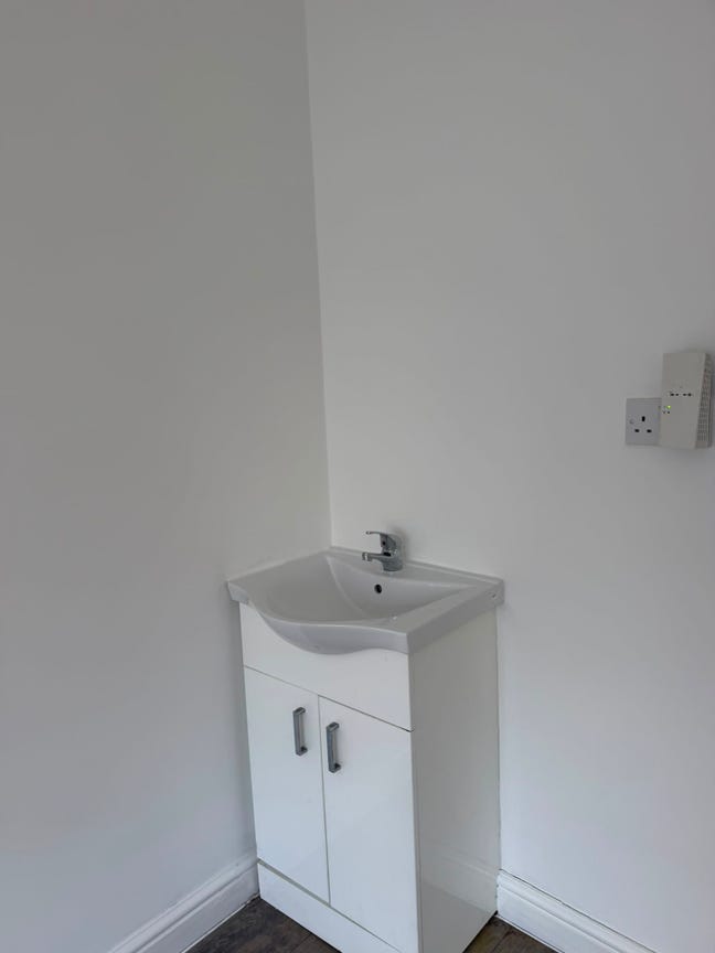 Room to Let – Private Entrance  Main Photo