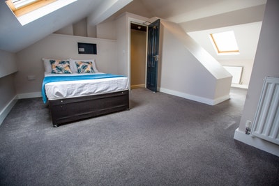Aigburth Road - En Suite Room Available Main Photo