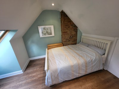 En-Suite Room/Entire Floor in Great Location Main Photo