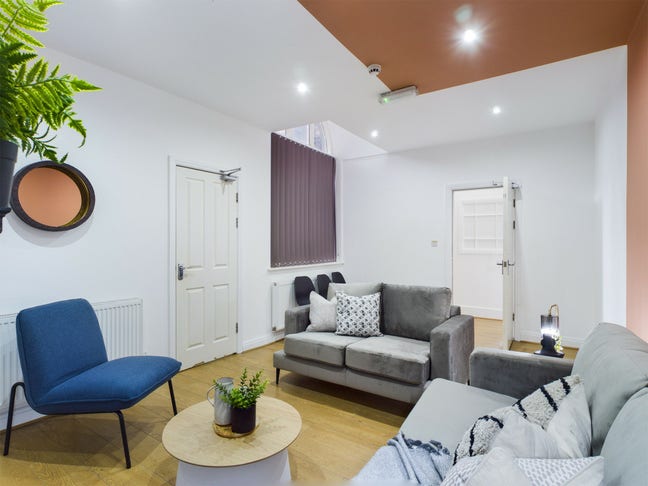 Ensuite Rooms - &pound;0 Deposit - Well Meadow Main Photo