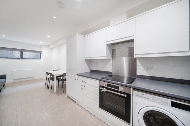 Modern 1 bedroom basement apartment  Main Photo