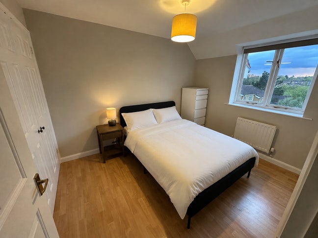 Large Double Room | Parking + Bills Included Main Photo