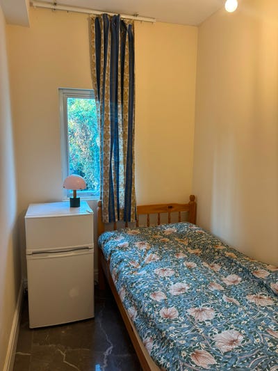 Lovely Single Ensuite available In manor house Main Photo