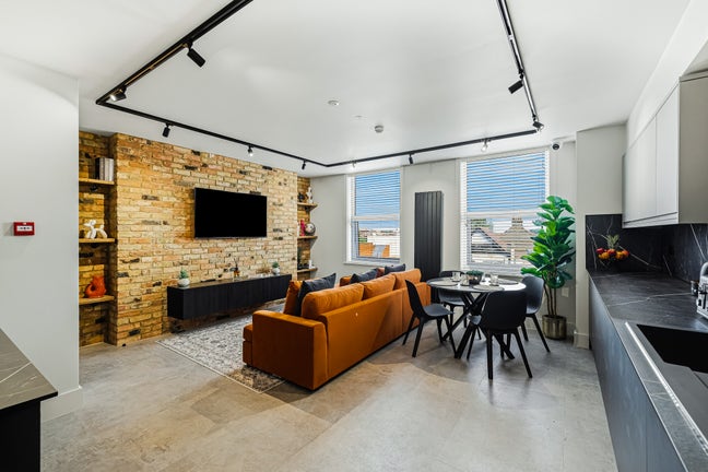 Brand New Ensuite Room + Private Kitchenette Main Photo