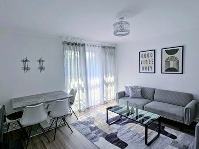 Stenhouse Gardens Flat, Newly renovated and refurb Main Photo
