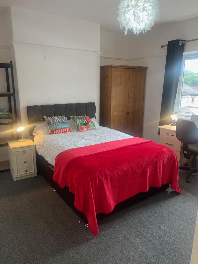 Bilbrough Gardens. Safe warm comfortable room. Main Photo