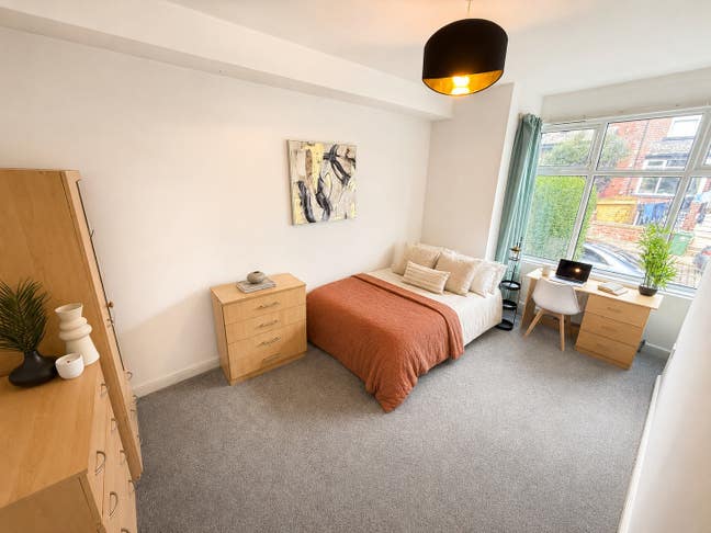 Recently Renovated 3 Bed House in Burley, Leeds Main Photo
