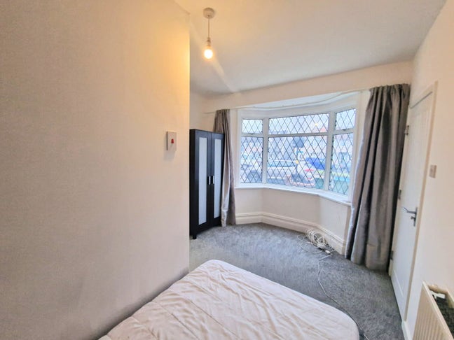 ** Lovely New En Suite Room - All Bills Included! Main Photo