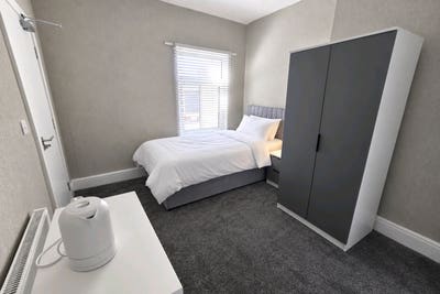 Stylish Ensuite Rooms to Let – LA13 – Bills Incl Main Photo