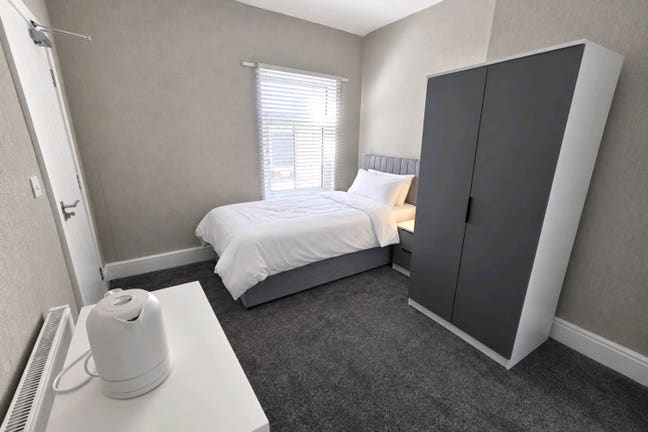 Stylish Ensuite Rooms to Let – LA13 – Bills Incl Main Photo