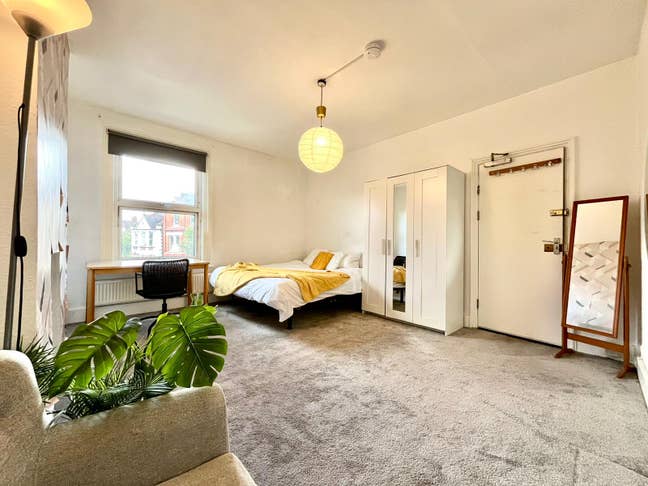 XXL Rooms in Top Floor Flat near the Jubilee Line Main Photo
