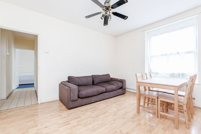 3 bedroom flat in SE8 Main Photo