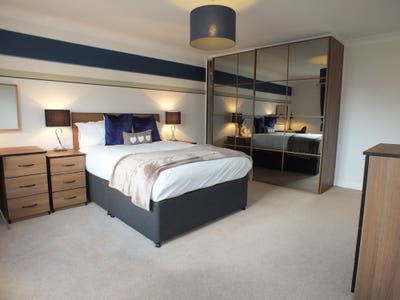 Great Location! - Large Ensuite Room near M4 Main Photo