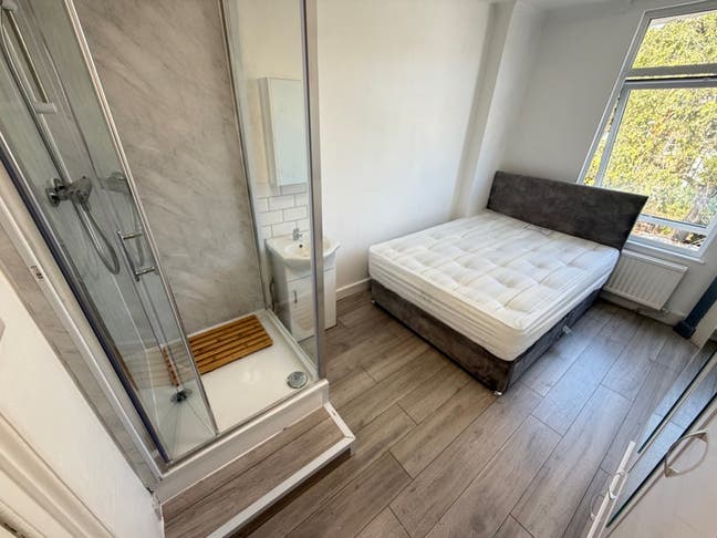 New Ensuite - Westboune Grove W2 - &pound;370pw Main Photo
