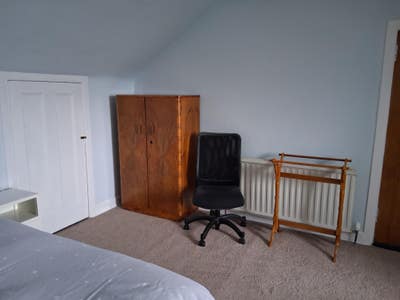 Spacious room + access to kitchen + 2 public rms   Main Photo