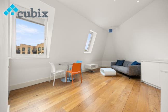 Wonderful 1 bed with high ceilings in zone 1 Main Photo