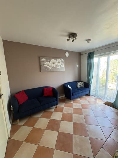 Newly rennovated 4 bed student house Main Photo