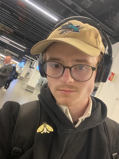 Professional Male seeking a double room/apartment Main Photo