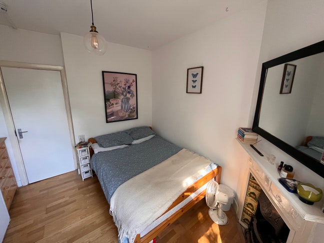 Bright Double Room in a Friendly Flat Main Photo