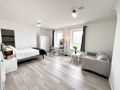 3 Panoramic Rooms next to Vauxhall - Oval view Main Photo
