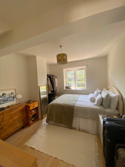 Large Double Room in Spacious Putney House Main Photo