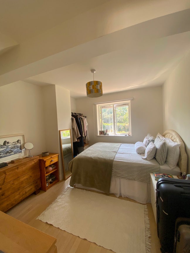 Large Double Room in Spacious Putney House Main Photo