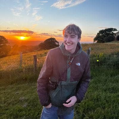 25 year old Male seeks a single or double room Main Photo