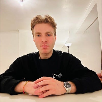 CEO @ tech company, move in asap Main Photo