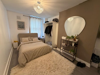 One room Main Photo