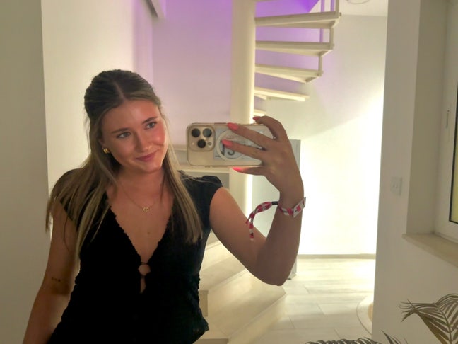 Looking for a room Main Photo
