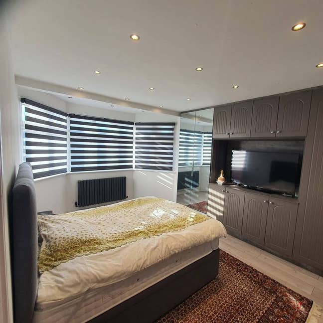 Double room available in NW9 Main Photo