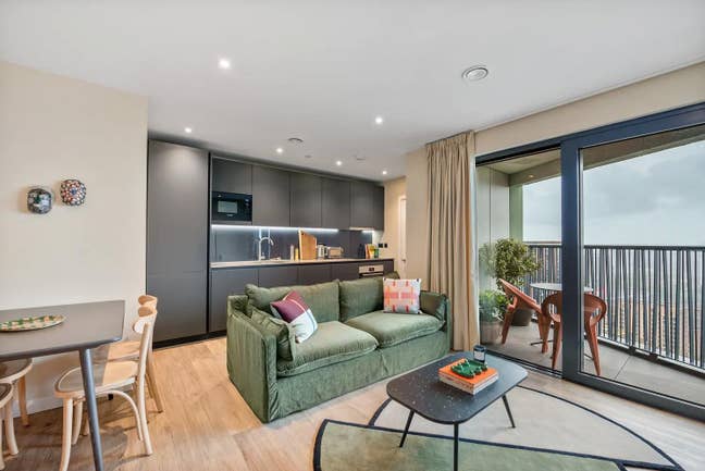 Modern New-Build 2B2B with private bathroom Main Photo