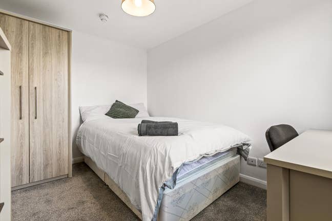 *Spacious Large Rooms *– View Today #16Uphol Main Photo