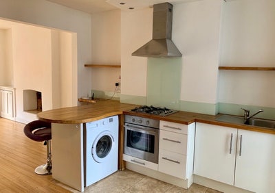 Bright and Spacious 1-Bed Flat— Carlisle Street Main Photo