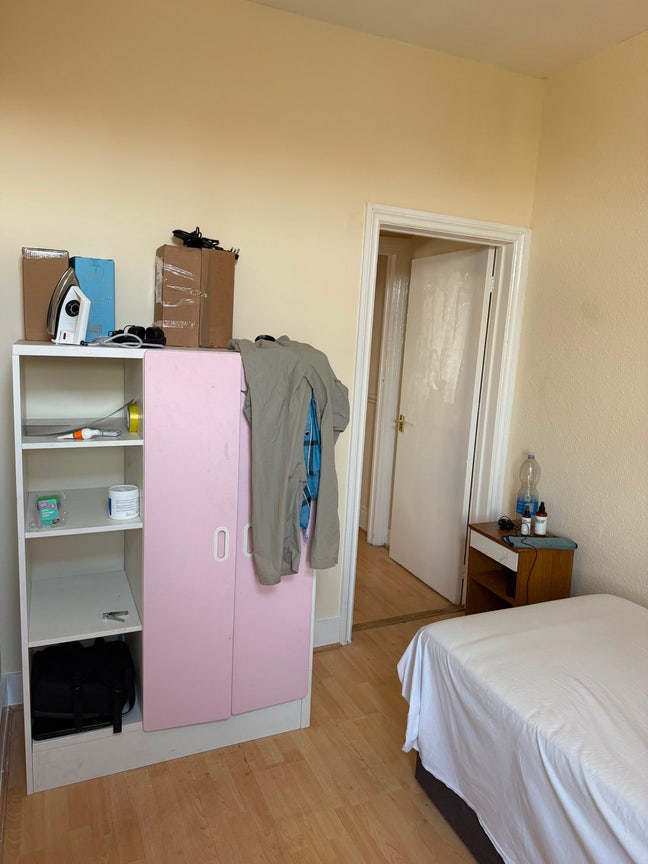 Single Room Next To Eastham Temple Main Photo