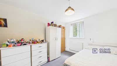 West Sussex – RH12 🏠 EnSuite / Horsham Main Photo
