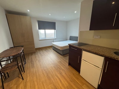 Modern spacious Studio NW4 Main Photo