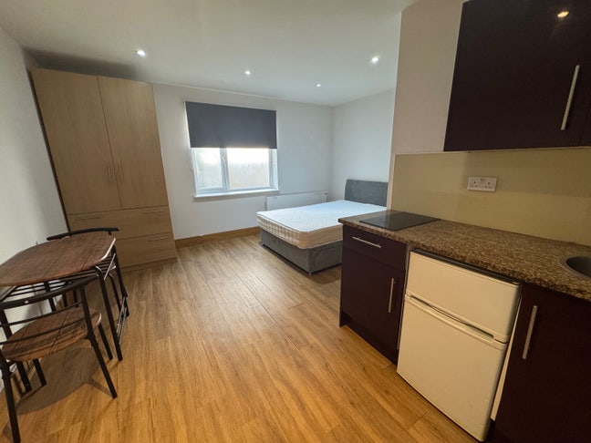 Modern spacious Studio NW4 Main Photo