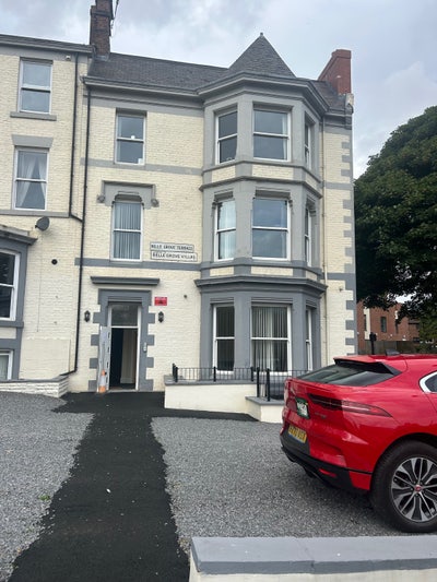 Furnished Double Bedroom Available in NE2  Main Photo