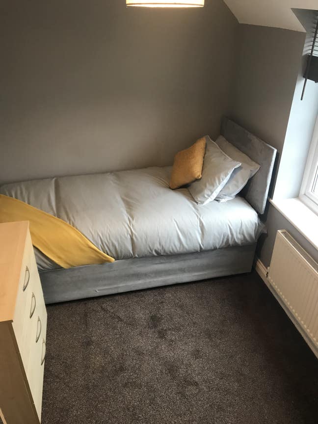 **Single Room - &pound;400Pm** All Bills Included** Main Photo