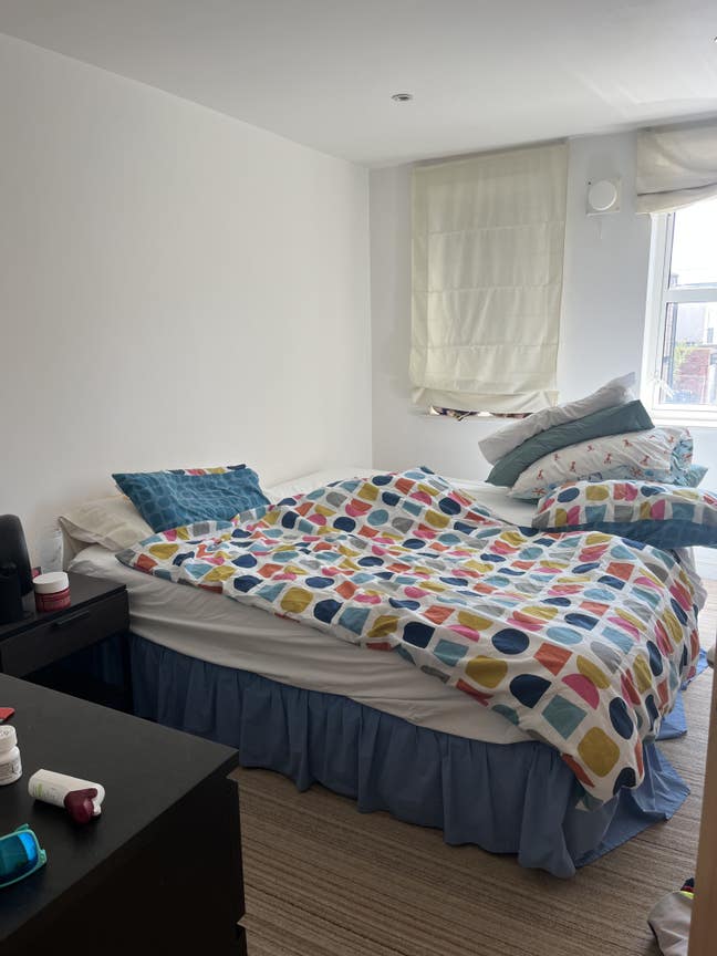 Double room and living space with en-suite Main Photo