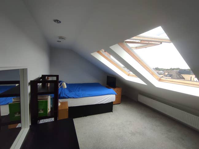 Double room in bright 3 bed flat, Dunedin Street,  Main Photo