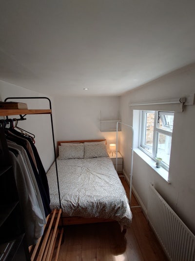 &pound;690 total, small cosy room in sociable flat! Main Photo