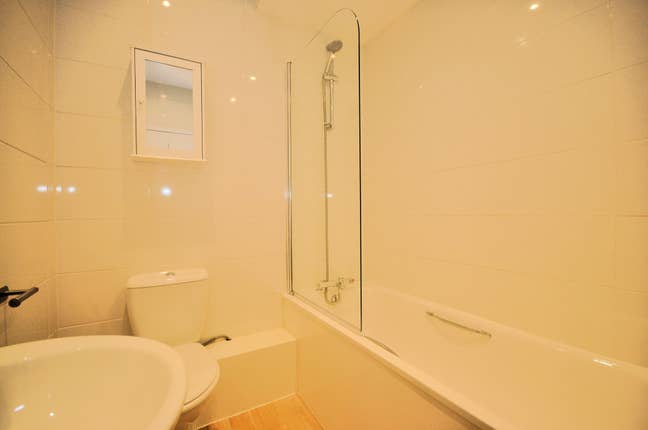 Cozy 1 Bedroom Flat on Cleveland Street Main Photo