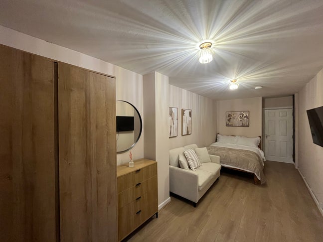 Stunning renovated rooms | Bills Incl ✨  Main Photo