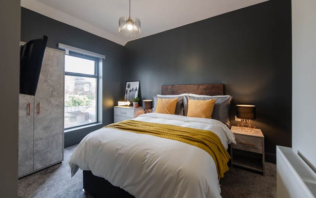En-Suite Room 🛁 in All-Female House Share 👩 Main Photo