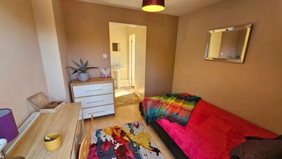 En-suite Doubles - ideal living is right here Main Photo