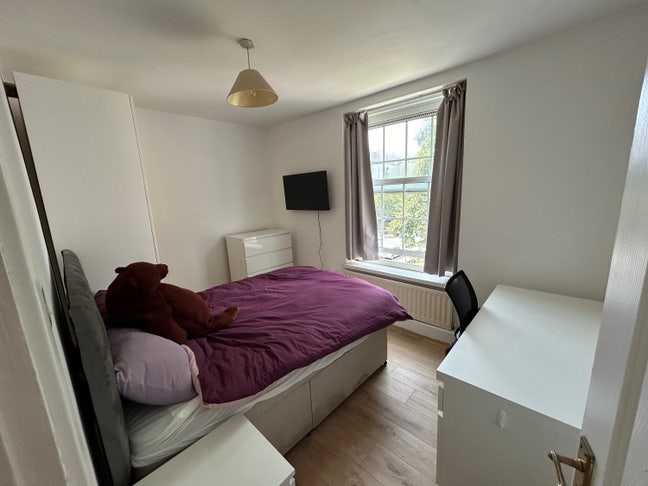 Large DoubleRoom.Professional Flatshare. Bill incl Main Photo