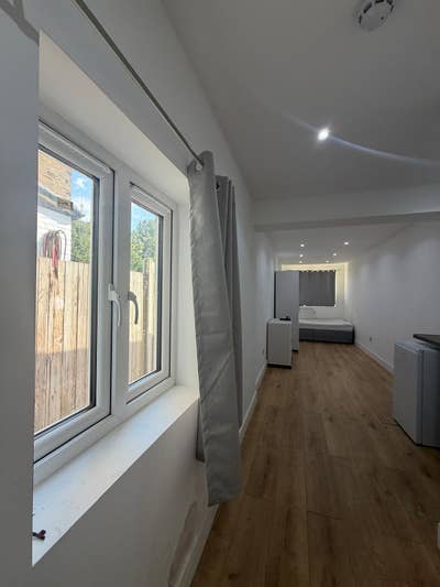 En-Suite Room in Berkshire Slough Sl1 Main Photo