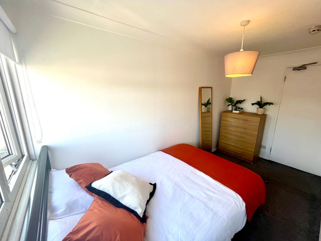 🏡 Cosy Room Available Now - Raynes Park SW20 Main Photo